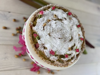 Bio Tortenmanufaktur Tortenbaer Hochzeit Sweet Table Bio Konditorei Rhabarber Rose Nuss2